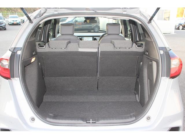 フィット ｅ：ＨＥＶ　ＲＳ　後期型　禁煙車　純正９型ナビ　フルセグＴＶ　バックカメラ　ハーフレザーシート　ＬＥＤヘッドライト　レーダークルーズコントロール　純正１６インチホイール　ＥＴＣ　衝突軽減ブレーキ　Ｂｌｕｅｔｏｏｔｈ接続（40枚目）