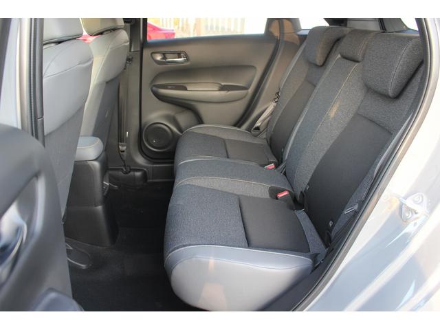 フィット ｅ：ＨＥＶ　ＲＳ　後期型　禁煙車　純正９型ナビ　フルセグＴＶ　バックカメラ　ハーフレザーシート　ＬＥＤヘッドライト　レーダークルーズコントロール　純正１６インチホイール　ＥＴＣ　衝突軽減ブレーキ　Ｂｌｕｅｔｏｏｔｈ接続（42枚目）