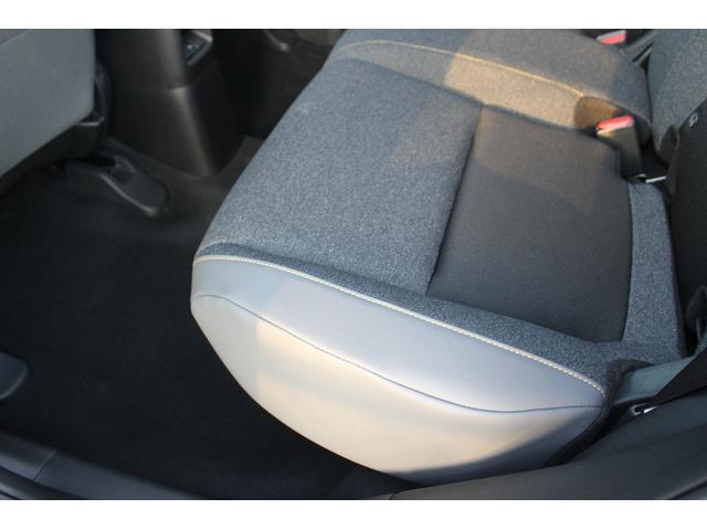 フィット ｅ：ＨＥＶ　ＲＳ　後期型　禁煙車　純正９型ナビ　フルセグＴＶ　バックカメラ　ハーフレザーシート　ＬＥＤヘッドライト　レーダークルーズコントロール　純正１６インチホイール　ＥＴＣ　衝突軽減ブレーキ　Ｂｌｕｅｔｏｏｔｈ接続（43枚目）