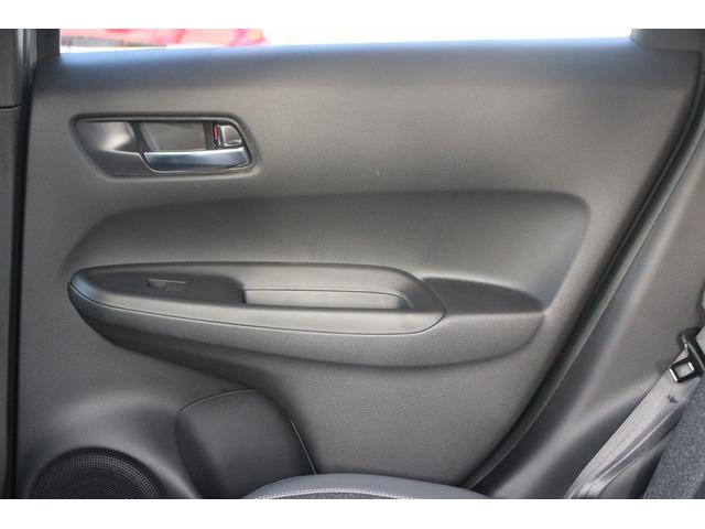 フィット ｅ：ＨＥＶ　ＲＳ　後期型　禁煙車　純正９型ナビ　フルセグＴＶ　バックカメラ　ハーフレザーシート　ＬＥＤヘッドライト　レーダークルーズコントロール　純正１６インチホイール　ＥＴＣ　衝突軽減ブレーキ　Ｂｌｕｅｔｏｏｔｈ接続（44枚目）