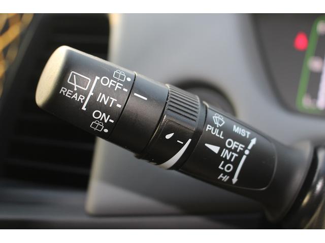 フィット ｅ：ＨＥＶ　ＲＳ　後期型　禁煙車　純正９型ナビ　フルセグＴＶ　バックカメラ　ハーフレザーシート　ＬＥＤヘッドライト　レーダークルーズコントロール　純正１６インチホイール　ＥＴＣ　衝突軽減ブレーキ　Ｂｌｕｅｔｏｏｔｈ接続（57枚目）