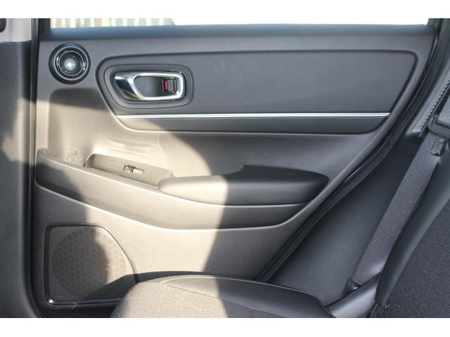 ヴェゼル ｅ：ＨＥＶ　Ｚ　ホンダコネクトディスプレイ　禁煙車　３６０度カメラ　フルセグＴＶ　　ホンダセンシング　ＬＥＤヘッドライト　ＥＴＣ２．０　電動リアゲート　パーキングソナー　シートヒーター　Ｂｌｕｅｔｏｏｔｈ接続（42枚目）