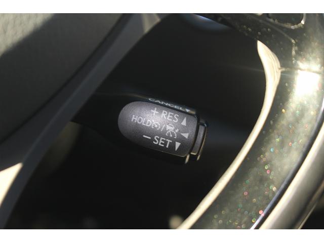 Ｃ－ＨＲ Ｇ　トヨタセーフティセンスＰ　禁煙車　純正９型ナビ　フルセグＴＶ　バックカメラ　ブラインドスポットモニター　ＬＥＤヘッドライト　　快適温熱シート　ＥＴＣ　１８インチ５本Ｙ字スポークアルミ　ハーフレザー（7枚目）