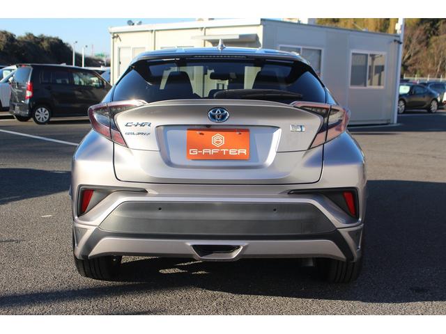 Ｃ－ＨＲ Ｇ　トヨタセーフティセンスＰ　禁煙車　純正９型ナビ　フルセグＴＶ　バックカメラ　ブラインドスポットモニター　ＬＥＤヘッドライト　　快適温熱シート　ＥＴＣ　１８インチ５本Ｙ字スポークアルミ　ハーフレザー（12枚目）