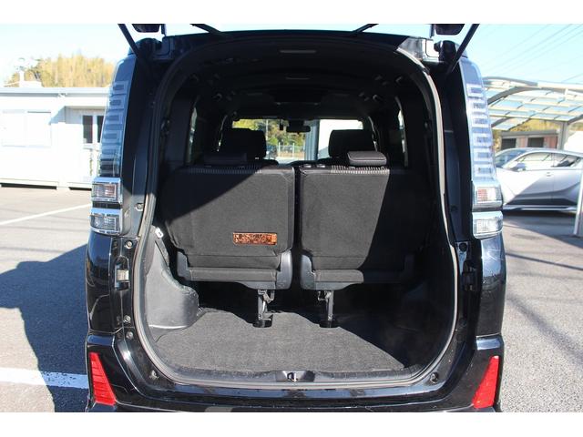 ヴォクシー ＺＳ　煌　後期型　禁煙車　純正１０インチナビ　フリップダウンモニター　フルセグテレビ　両側電動スライドドア　バックカメラ　ＥＴＣ　クルーズコントロール　スマートキー　プッシュスタート（42枚目）