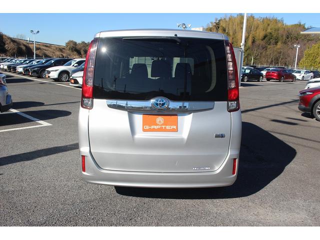 ノア ハイブリッドＸ　禁煙車　社外ナビ　電動スライドドア　ＥＴＣ　スマートキー　プッシュスタート　純正１５アルミホイール　電動格納身　Ｂｌｕｅｔｏｏｔｈ接続（11枚目）