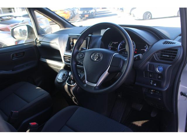 ノア ハイブリッドＸ　禁煙車　社外ナビ　電動スライドドア　ＥＴＣ　スマートキー　プッシュスタート　純正１５アルミホイール　電動格納身　Ｂｌｕｅｔｏｏｔｈ接続（29枚目）