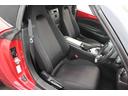 S 6速マニュアル車/純正コンパクトディスク/手動ソフトトップ/LEDヘッドライト/ETC/スマートキープッシュスタート/USBソケット/純正16インチアルミホイール/(26枚目)
