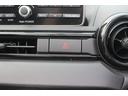 S 6速マニュアル車/純正コンパクトディスク/手動ソフトトップ/LEDヘッドライト/ETC/スマートキープッシュスタート/USBソケット/純正16インチアルミホイール/(55枚目)