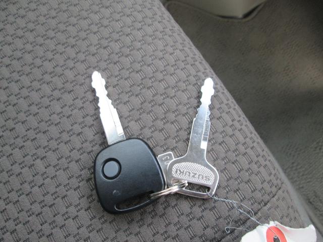 エブリイ ＰＣ　６型　禁煙元試乗車　ＬＥＤヘッドランプ　ＬＥＤライト　衝突被害軽減ブレーキ　後部パーキングセンサー　運転席シートヒーター　フロントパワーウィンドー　キーレスエントリー　ＵＳＢ電源　フルホイールキャップ　オーディオレス　天井収納　禁煙車（12枚目）