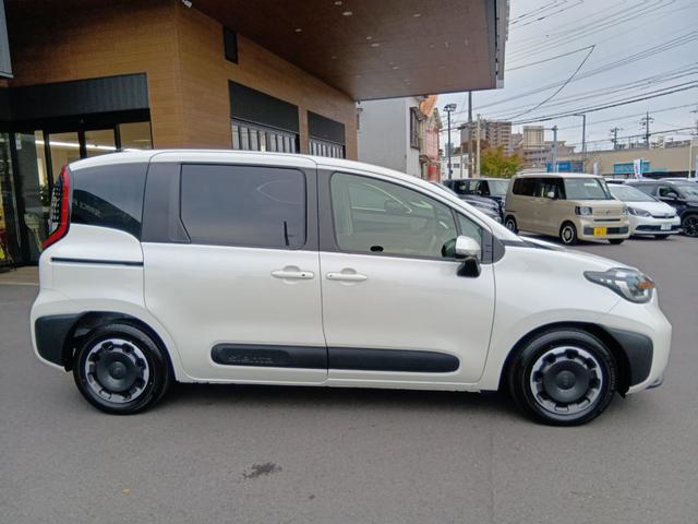 シエンタ Ｚ　１オナ　Ｗ電動ドア　クルーズＣ　ＬＥＤヘッドランプ　ＥＴＣ　Ｓキー　横滑り防止機能　パワーウィンドウ　記録簿　エアバック　ＡＢＳ　カーテンエアバック　オートエアコン　パワーステアリング　三列シート（5枚目）