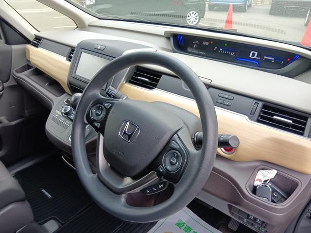 フリード Ｇ・ホンダセンシング　Ｗエアバッグ　パワーウィンドウ　１オ－ナ－　アクティブクルーズコントロール　スマートキ　カラーバックモニター　整備点検記録簿　ワンセグテレビ　ＶＳＡ　エアコン　キーレス　ＳＲＳ（13枚目）