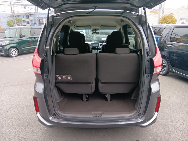 フリード Ｇ・ホンダセンシング　Ｗエアバッグ　パワーウィンドウ　１オ－ナ－　アクティブクルーズコントロール　スマートキ　カラーバックモニター　整備点検記録簿　ワンセグテレビ　ＶＳＡ　エアコン　キーレス　ＳＲＳ（17枚目）