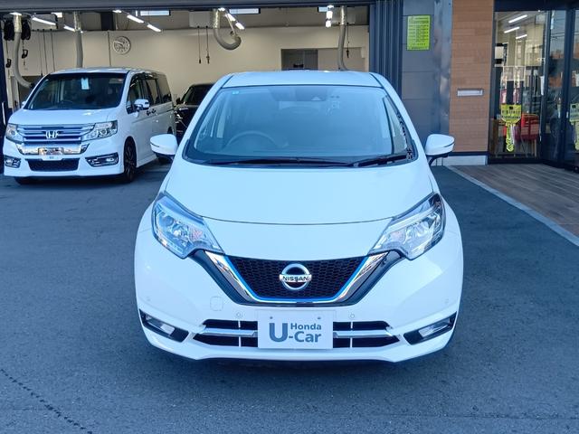 ノート ｅ－パワーメダリスト　ＶＤＣ　クルコン　インテリキー　ＬＥＤランプ　キーフリー　オートエアコン　パワーウインドウ　カーテンエアバッグ　ＡＢＳ　運転席エアバッグ　Ｗエアバッグ　パワーステアリング　ＴＶナビ　バックモニター（5枚目）