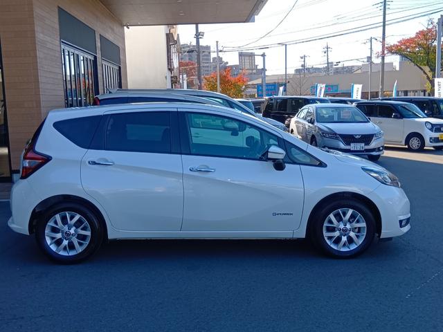 ノート ｅ－パワーメダリスト　ＶＤＣ　クルコン　インテリキー　ＬＥＤランプ　キーフリー　オートエアコン　パワーウインドウ　カーテンエアバッグ　ＡＢＳ　運転席エアバッグ　Ｗエアバッグ　パワーステアリング　ＴＶナビ　バックモニター（7枚目）