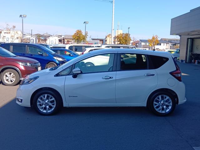 ノート ｅ－パワーメダリスト　ＶＤＣ　クルコン　インテリキー　ＬＥＤランプ　キーフリー　オートエアコン　パワーウインドウ　カーテンエアバッグ　ＡＢＳ　運転席エアバッグ　Ｗエアバッグ　パワーステアリング　ＴＶナビ　バックモニター（8枚目）