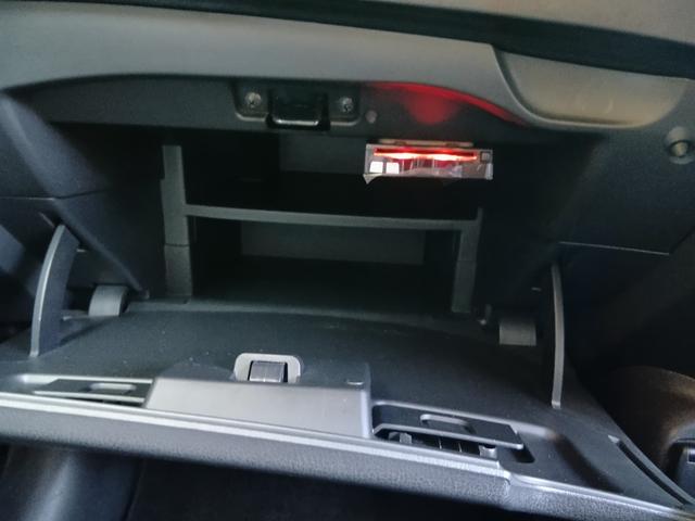 ノート ｅ－パワーメダリスト　ＶＤＣ　クルコン　インテリキー　ＬＥＤランプ　キーフリー　オートエアコン　パワーウインドウ　カーテンエアバッグ　ＡＢＳ　運転席エアバッグ　Ｗエアバッグ　パワーステアリング　ＴＶナビ　バックモニター（12枚目）