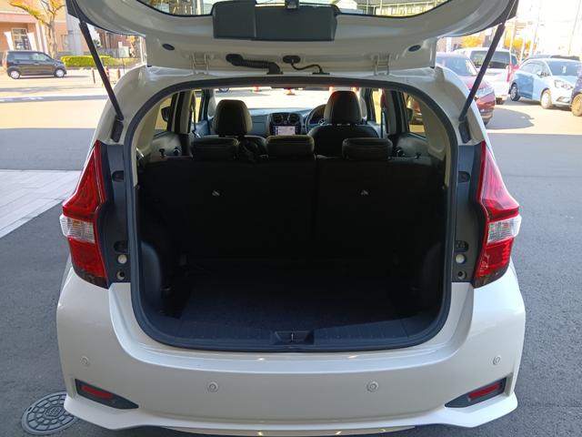 ノート ｅ－パワーメダリスト　ＶＤＣ　クルコン　インテリキー　ＬＥＤランプ　キーフリー　オートエアコン　パワーウインドウ　カーテンエアバッグ　ＡＢＳ　運転席エアバッグ　Ｗエアバッグ　パワーステアリング　ＴＶナビ　バックモニター（17枚目）