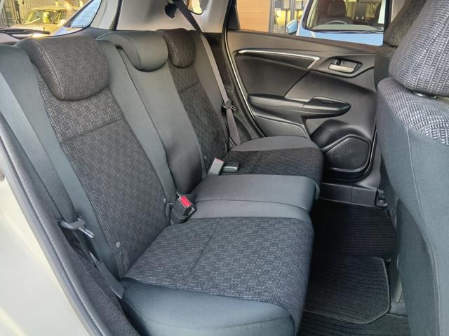 フィット １３Ｇ・Ｆパッケージ　ワンオーナー　ナビ　ＥＴＣ　バックカメラ　スマートキー　ドラレコ　ＬＥＤライト　ＤＶＤ再生可能　スマ－トキ－　記録簿有り　ＶＳＡ　地デジＴＶ　助手席エアバッグ　Ｒカメラ　オートエアコン　エアバック（9枚目）