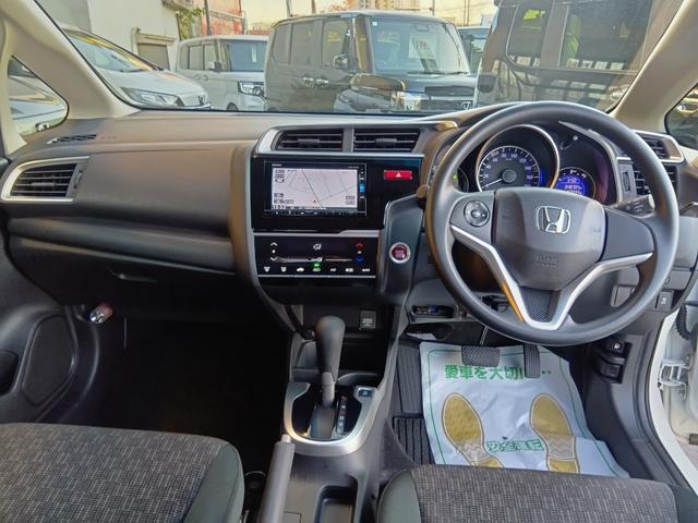 フィット １３Ｇ・Ｆパッケージ　ワンオーナー　ナビ　ＥＴＣ　バックカメラ　スマートキー　ドラレコ　ＬＥＤライト　ＤＶＤ再生可能　スマ－トキ－　記録簿有り　ＶＳＡ　地デジＴＶ　助手席エアバッグ　Ｒカメラ　オートエアコン　エアバック（10枚目）