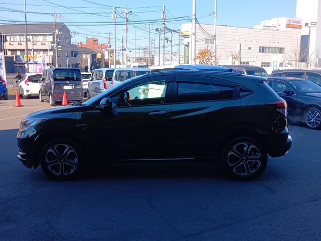 ヴェゼル ハイブリッドZ 純正ナビ TV Rカメラ ETC ドラレコ スマキー LEDランプ 整備記録簿 シ-トヒ-タ- サイドカーテンエアバック 運転席助手席エアバッグ VSA パワーステアリング フルオートエアコン Dレコ(8枚目)