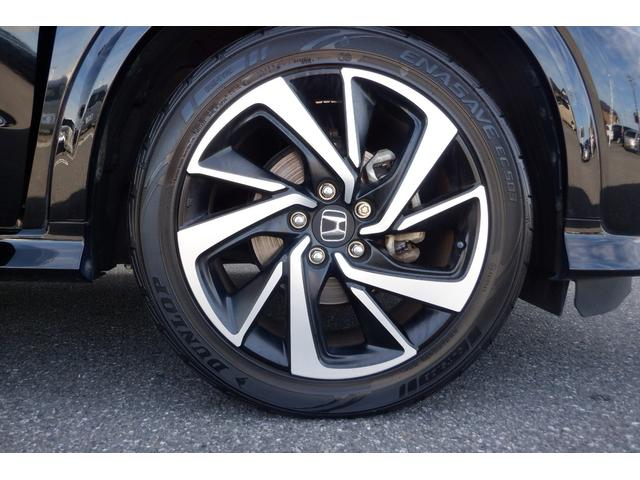 アルミホイール付！！足元のオシャレだけでなく、燃費向上にも繋がります。