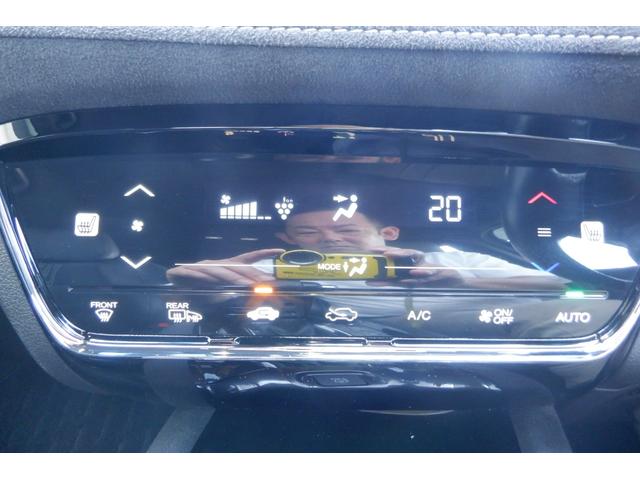 オートエアコン付で室内を快適にしてくれます。