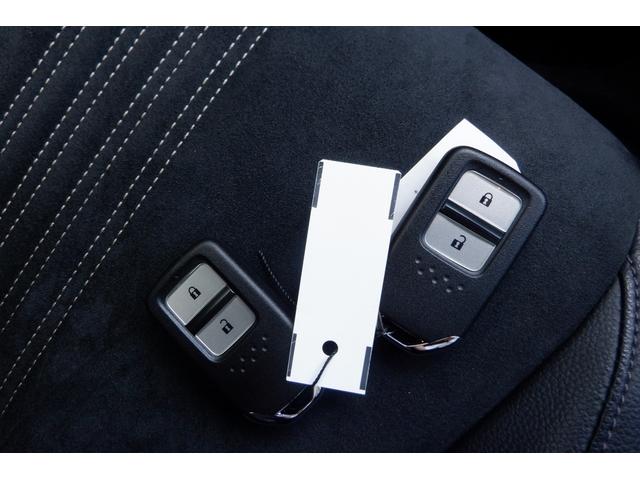 キーを携帯するだけで、カギの施錠、開錠が可能。またエンジン始動も行えます。