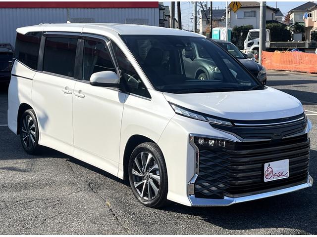 ヴォクシー ハイブリッドＳ－Ｚ　・１オーナー・プロジェクター式ＬＥＤヘッドランプ・ユニバーサルステップ・快適利便パッケージＨＩＧＨ・ディスプレイオーディオプラス・バックカメラ・ＥＴＣ２．０・ドラレコ・ＧＲフロントバンパーガーニッシュ（3枚目）