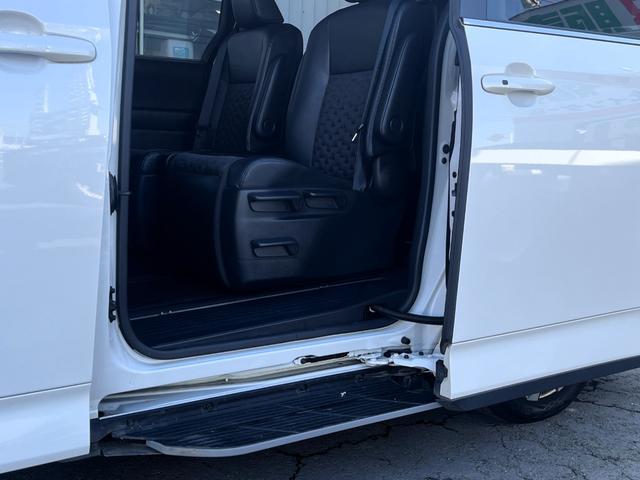 ヴォクシー ハイブリッドＳ－Ｚ　・１オーナー・プロジェクター式ＬＥＤヘッドランプ・ユニバーサルステップ・快適利便パッケージＨＩＧＨ・ディスプレイオーディオプラス・バックカメラ・ＥＴＣ２．０・ドラレコ・ＧＲフロントバンパーガーニッシュ（5枚目）