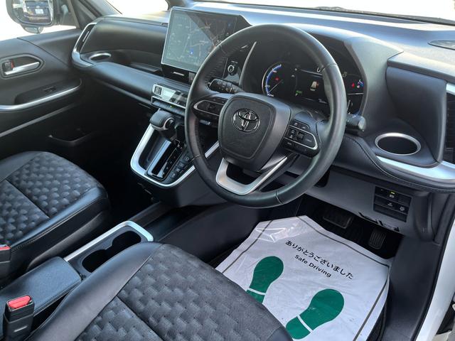 ヴォクシー ハイブリッドＳ－Ｚ　・１オーナー・プロジェクター式ＬＥＤヘッドランプ・ユニバーサルステップ・快適利便パッケージＨＩＧＨ・ディスプレイオーディオプラス・バックカメラ・ＥＴＣ２．０・ドラレコ・ＧＲフロントバンパーガーニッシュ（12枚目）