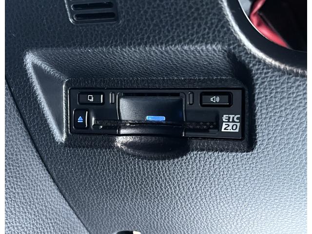 ヴォクシー ハイブリッドＳ－Ｚ　・１オーナー・プロジェクター式ＬＥＤヘッドランプ・ユニバーサルステップ・快適利便パッケージＨＩＧＨ・ディスプレイオーディオプラス・バックカメラ・ＥＴＣ２．０・ドラレコ・ＧＲフロントバンパーガーニッシュ（21枚目）