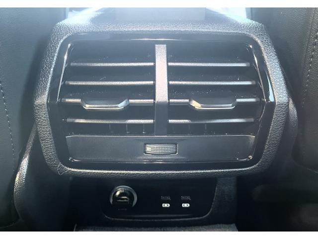 Ｑ３スポーツバック ダイナミックエディション　・ＭＭＩナビ・スマートフォンインターフェイス・バーチャルコックピット・３６０度カメラ・ＥＴＣ２．０・限定車専用２０インチアルミ・黒革＆合皮シート・パワーシート・シートヒーター・パワーバックドア（27枚目）