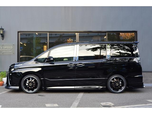ZS 7人 ZEUS新車コンプリート 車庫調19AWナビ付き(2枚目)
