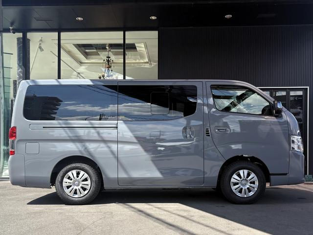 キャラバン ロンググランドプレミアムＧＸ　登録済み未使用車　４ＷＤ　ディーゼル車　４Ｎ１６　ワンタッチオートスライドドア　スクラッチシールド　寒冷地仕様　デジタルインナーミラー　アラウンドビューモニター　シートヒーター　クリアランスソナー（17枚目）