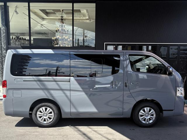 キャラバン ロンググランドプレミアムＧＸ　登録済み未使用車　４ＷＤ　ディーゼル車　４Ｎ１６　ワンタッチオートスライドドア　スクラッチシールド　寒冷地仕様　デジタルインナーミラー　アラウンドビューモニター　シートヒーター　クリアランスソナー（18枚目）