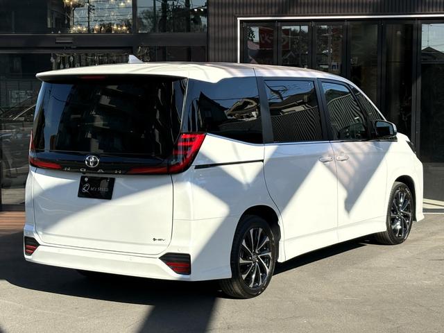 ノア ハイブリッドＳ－Ｚ　仕様変更後　即　納　車　１０．５型ディスプレイオーディオ　バックカメラ　ＥＴＣ２．０　ＢＳＭ　オットマン　シートヒーター　パワーバックドア　ＬＥＤヘッドランプオートレベリング　デジタルインナーミラー（12枚目）