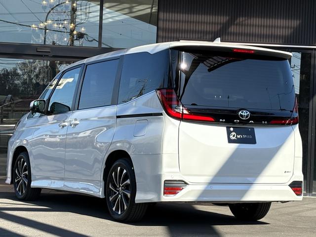 ノア ハイブリッドＳ－Ｚ　仕様変更後　即　納　車　１０．５型ディスプレイオーディオ　バックカメラ　ＥＴＣ２．０　ＢＳＭ　オットマン　シートヒーター　パワーバックドア　ＬＥＤヘッドランプオートレベリング　デジタルインナーミラー（17枚目）