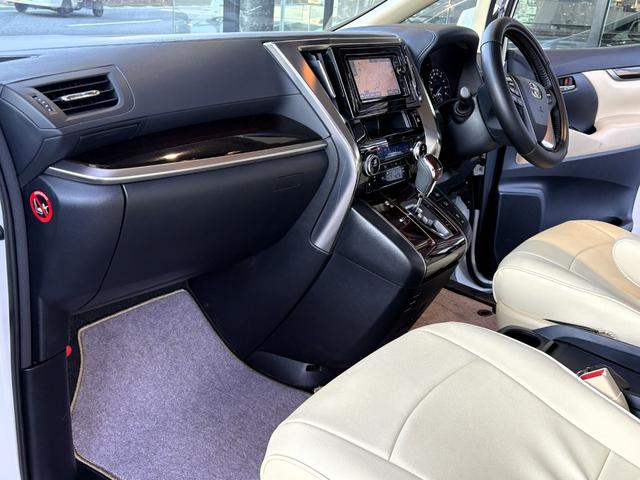 アルファード ２．５Ｘ　ユーザー買取車　オートエアコン　ＬＥＤヘッドライト　ナビ＆ＴＶ　スマートキー　両側オートスライドドア　オートライト　Ｂｌｕｅｔｏｏｔｈ対応　３列シート　クルコン　バックソナー　Ｒカメラ（28枚目）