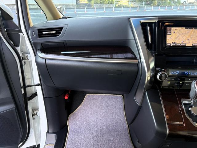 アルファード ２．５Ｘ　ユーザー買取車　オートエアコン　ＬＥＤヘッドライト　ナビ＆ＴＶ　スマートキー　両側オートスライドドア　オートライト　Ｂｌｕｅｔｏｏｔｈ対応　３列シート　クルコン　バックソナー　Ｒカメラ（31枚目）