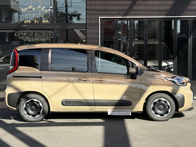 シエンタ ハイブリッドＺ　仕様変更後　登録済み未使用車　コンフォートパッケージ　トヨタチームメイトアドバンスパーク＋ＰＫＳＢ＋パノラミックビューモニター　天井サーキュレーター＋ナノイーＸ　７人乗り　前後方ドラレコ（12枚目）