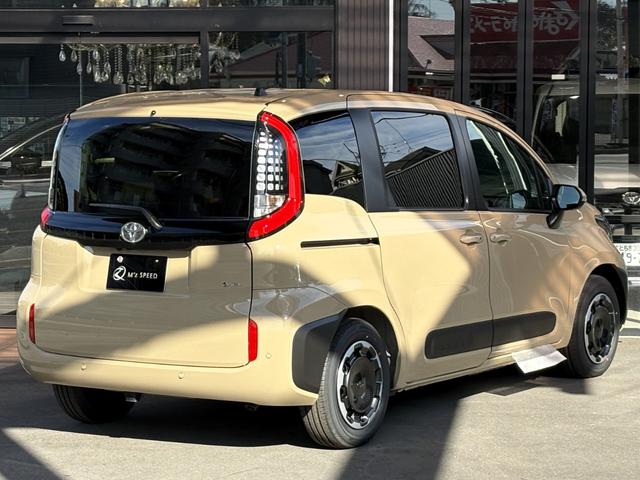 シエンタ ハイブリッドＺ　仕様変更後　登録済み未使用車　コンフォートパッケージ　トヨタチームメイトアドバンスパーク＋ＰＫＳＢ＋パノラミックビューモニター　天井サーキュレーター＋ナノイーＸ　７人乗り　前後方ドラレコ（14枚目）