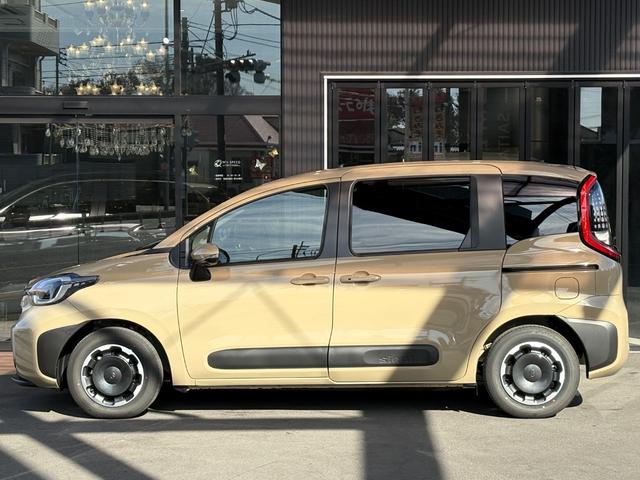 シエンタ ハイブリッドＺ　仕様変更後　登録済み未使用車　コンフォートパッケージ　トヨタチームメイトアドバンスパーク＋ＰＫＳＢ＋パノラミックビューモニター　天井サーキュレーター＋ナノイーＸ　７人乗り　前後方ドラレコ（20枚目）