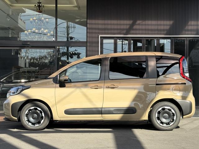 シエンタ ハイブリッドＺ　仕様変更後　登録済み未使用車　コンフォートパッケージ　トヨタチームメイトアドバンスパーク＋ＰＫＳＢ＋パノラミックビューモニター　天井サーキュレーター＋ナノイーＸ　７人乗り　前後方ドラレコ（21枚目）