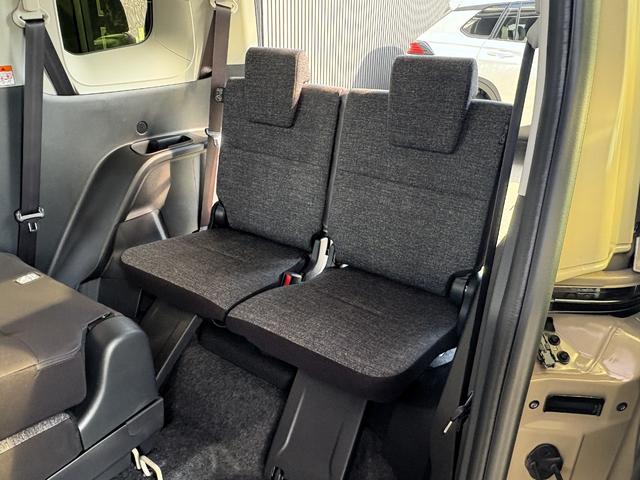 シエンタ ハイブリッドＺ　仕様変更後　登録済み未使用車　コンフォートパッケージ　トヨタチームメイトアドバンスパーク＋ＰＫＳＢ＋パノラミックビューモニター　天井サーキュレーター＋ナノイーＸ　７人乗り　前後方ドラレコ（36枚目）