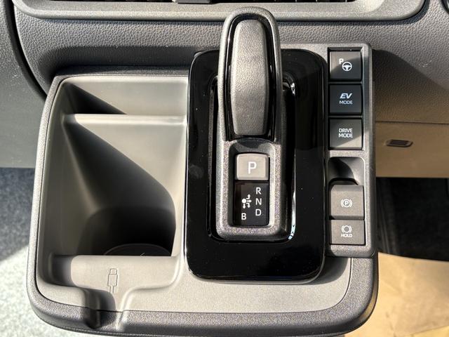 シエンタ ハイブリッドＺ　仕様変更後　登録済み未使用車　コンフォートパッケージ　トヨタチームメイトアドバンスパーク＋ＰＫＳＢ＋パノラミックビューモニター　天井サーキュレーター＋ナノイーＸ　７人乗り　前後方ドラレコ（45枚目）