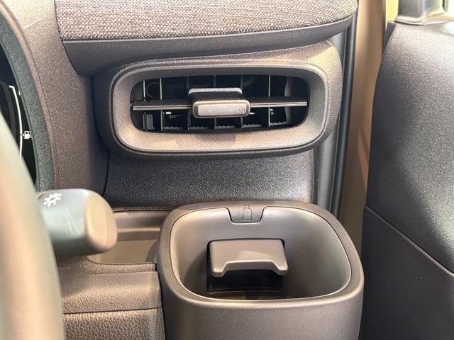 シエンタ ハイブリッドＺ　仕様変更後　登録済み未使用車　コンフォートパッケージ　トヨタチームメイトアドバンスパーク＋ＰＫＳＢ＋パノラミックビューモニター　天井サーキュレーター＋ナノイーＸ　７人乗り　前後方ドラレコ（66枚目）