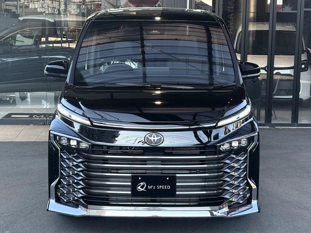 ヴォクシー ハイブリッドＳ－Ｚ　仕様変更後即　納　ＬＥＤヘッドランプ　快適利便Ｐｋｇ　ＣＤ／ＤＶＤデッキ　デジタルインナーミラー　ＥＴＣ２．０　２列目オットマン　パワーバックドア　バックカメラ　シートヒーター　１０．５型ディスプレイ（7枚目）