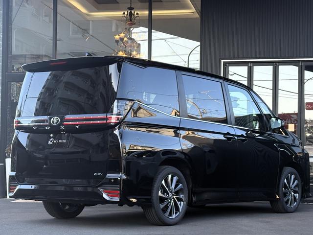 ヴォクシー ハイブリッドＳ－Ｚ　仕様変更後即　納　ＬＥＤヘッドランプ　快適利便Ｐｋｇ　ＣＤ／ＤＶＤデッキ　デジタルインナーミラー　ＥＴＣ２．０　２列目オットマン　パワーバックドア　バックカメラ　シートヒーター　１０．５型ディスプレイ（14枚目）