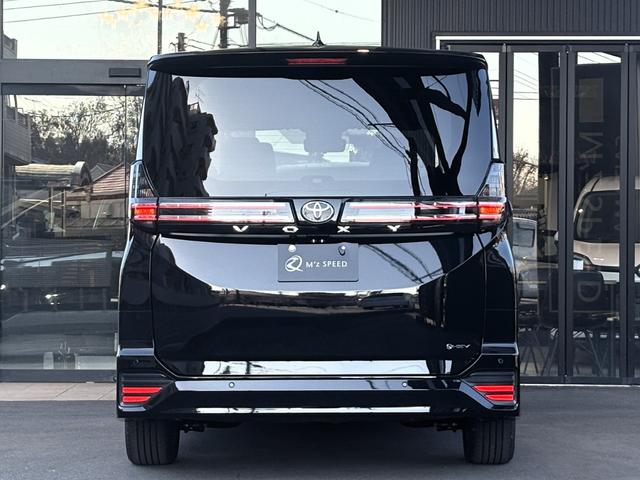 ヴォクシー ハイブリッドＳ－Ｚ　仕様変更後即　納　ＬＥＤヘッドランプ　快適利便Ｐｋｇ　ＣＤ／ＤＶＤデッキ　デジタルインナーミラー　ＥＴＣ２．０　２列目オットマン　パワーバックドア　バックカメラ　シートヒーター　１０．５型ディスプレイ（16枚目）